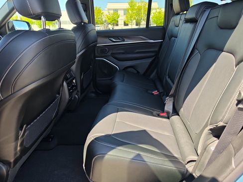 New 2026 Jeep Grand Cherokee Limited AWD/4WD image 27