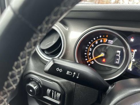 Used 2018 Jeep Wrangler Unlimited Sahara image 24