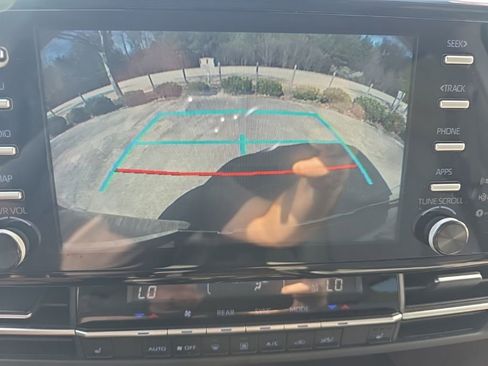 Used 2024 Toyota Sienna XLE image 31