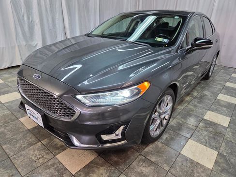 Used 2019 Ford Fusion Titanium FWD image 2