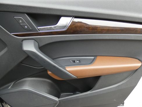 Used 2018 Audi Q5 2.0T Premium Plus w/ Premium Plus Package image 30