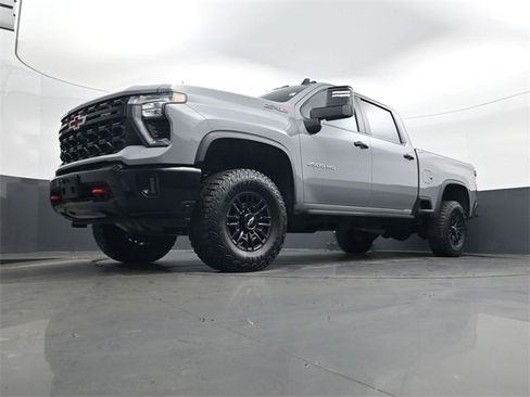 Used 2024 Chevrolet Silverado 2500 ZR2 w/ Technology Package image 21
