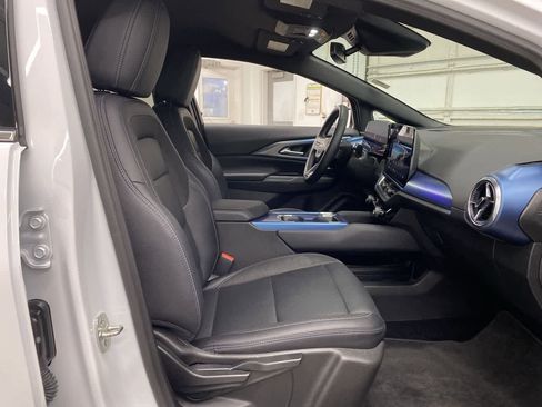 Used 2025 Chevrolet Equinox EV LT w/ Convenience Package image 18