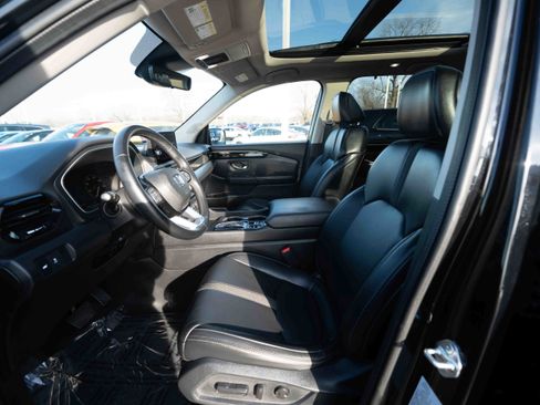 Used 2024 Honda Pilot Touring image 9