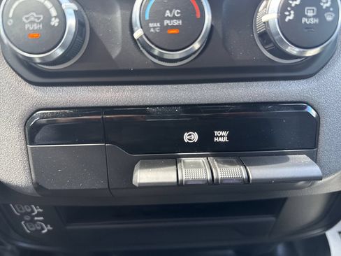 Used 2024 RAM 2500 Tradesman w/ Chrome Appearance Group AWD/4WD image 15