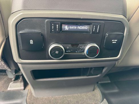 Used 2020 Ford Expedition XLT w/ Equipment Group 202A AWD/4WD image 20