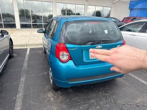 Used 2009 Chevrolet Aveo5 LT FWD image 2