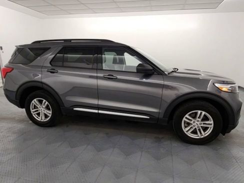 Used 2023 Ford Explorer XLT w/ Equipment Group 202A image 9