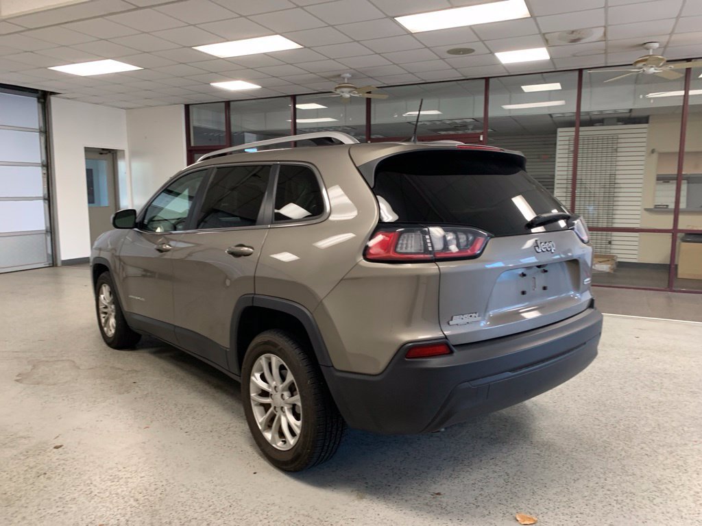 Used 2019 Jeep Cherokee Latitude w/ Popular Appearance Group FWD image 3
