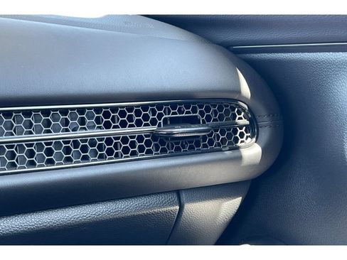 Certified 2027 Honda HR-V LX image 29