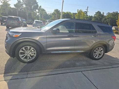 Used 2024 Ford Explorer XLT w/ Equipment Group 202A RWD image 3