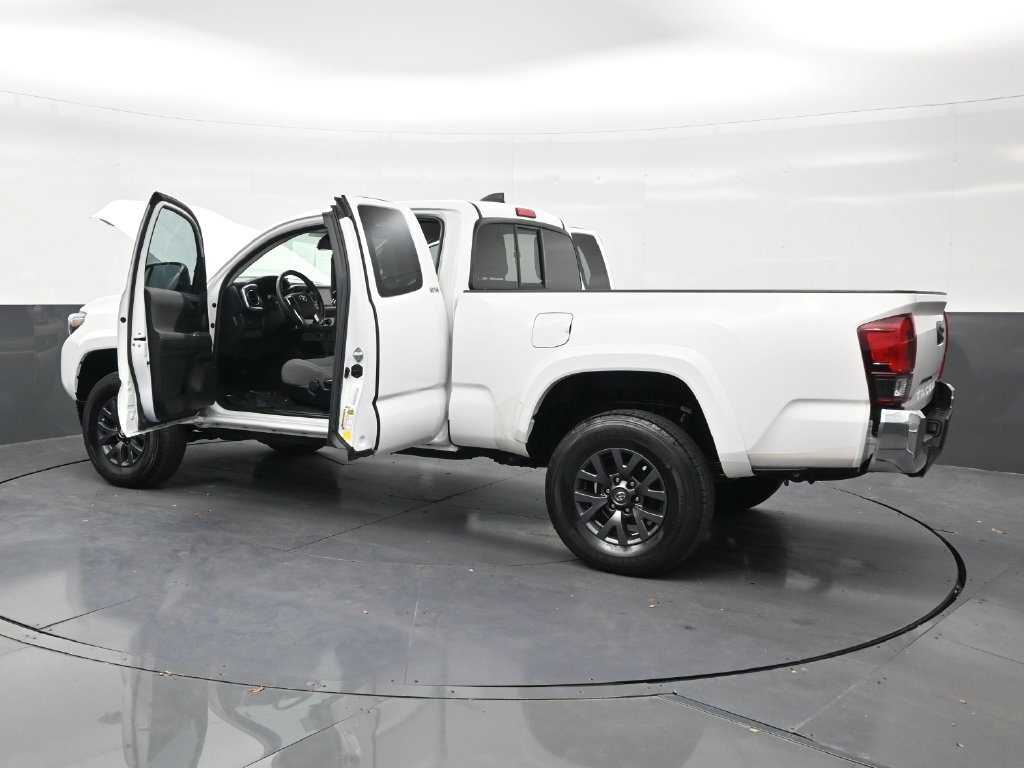 Used 2023 Toyota Tacoma SR5 w/ SR5 Appearance Package RWD image 31