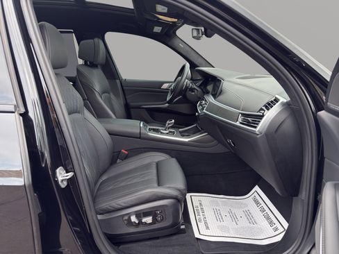 Used 2022 BMW X7 M50i image 21
