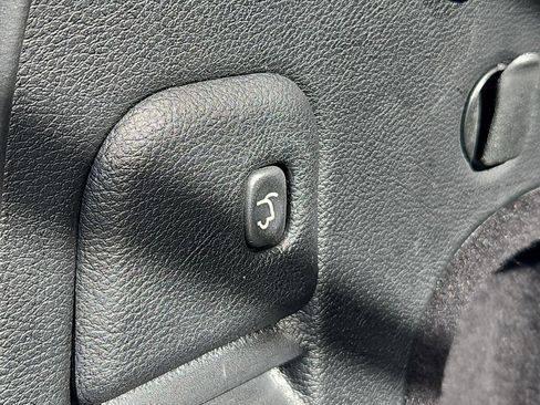 Used 2013 Jeep Grand Cherokee Overland w/ Advance Technology Group AWD/4WD image 44