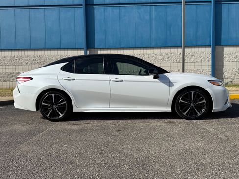 Used 2020 Toyota Camry XSE image 4