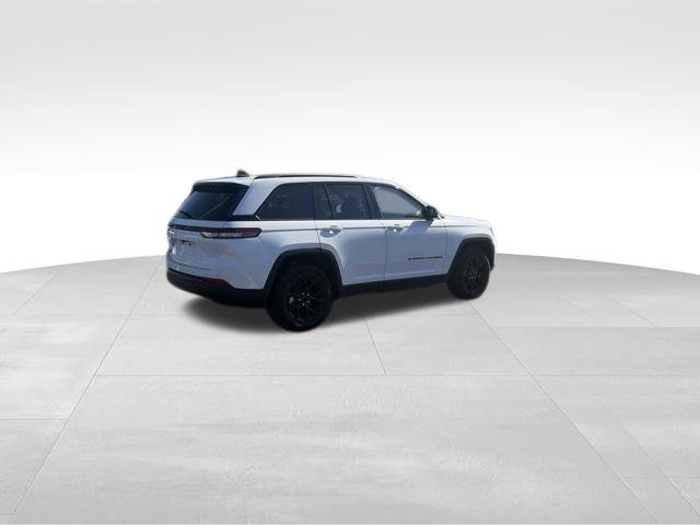 Used 2024 Jeep Grand Cherokee Altitude AWD/4WD image 6