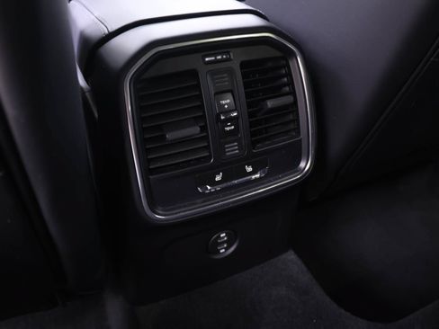 Certified 2024 Porsche Macan AWD/4WD image 18