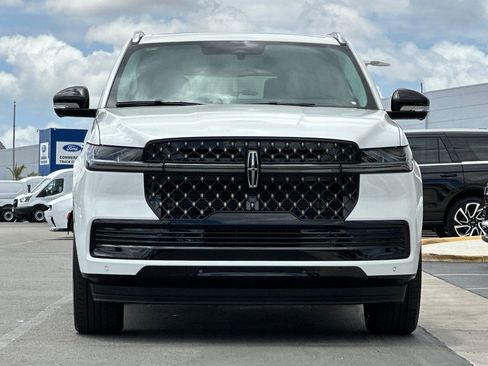 New 2026 Lincoln Navigator L Black Label AWD/4WD image 8
