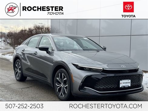 Used 2024 Toyota Crown XLE image 1