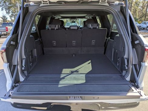 New 2026 Lincoln Navigator L Reserve w/ Jet Appearance Package AWD/4WD image 13