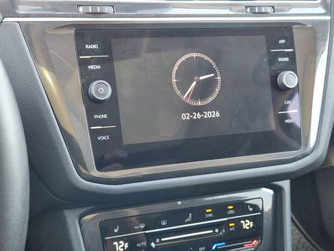 Used 2023 Volkswagen Tiguan SE w/ Panoramic Sunroof Package image 17
