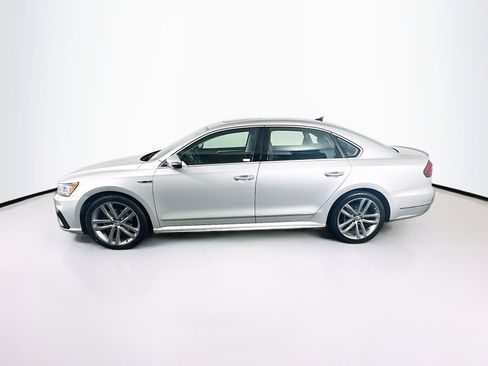 Used 2019 Volkswagen Passat 2.0T SE R-Line FWD image 4