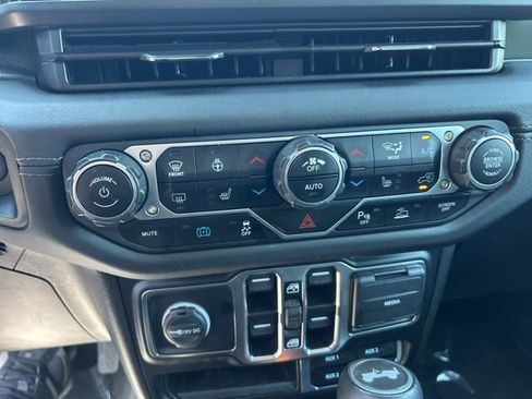 Used 2024 Jeep Wrangler High Altitude AWD/4WD image 24