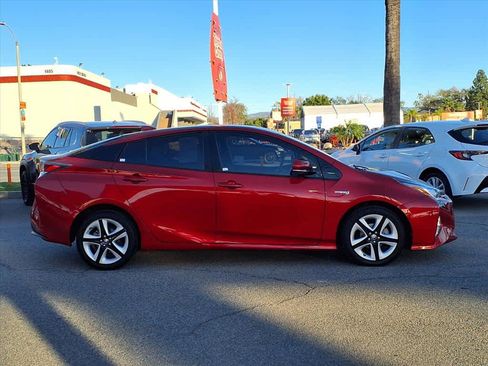 Used 2016 Toyota Prius Four Touring image 3