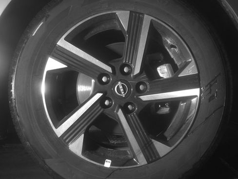 Used 2025 Nissan Sentra SV FWD image 13
