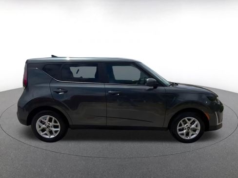 Used 2025 Kia Soul LX w/ LX Technology Package image 16