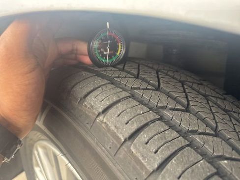 Used 2014 Chrysler Town & Country Touring-L w/ Driver Convenience Group image 8