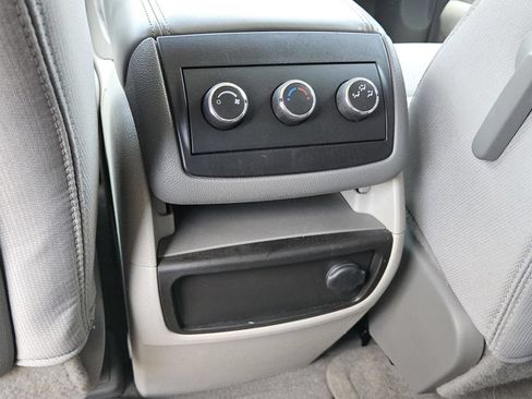 Used 2013 GMC Acadia SLE FWD image 37