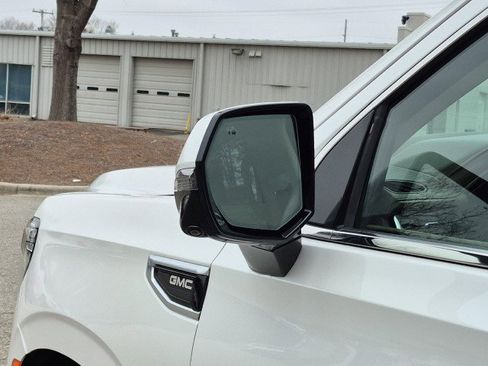 Used 2022 GMC Yukon Denali image 5