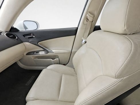 Used 2010 Lexus IS 250 w/ Preferred Accessory Package RWD image 20