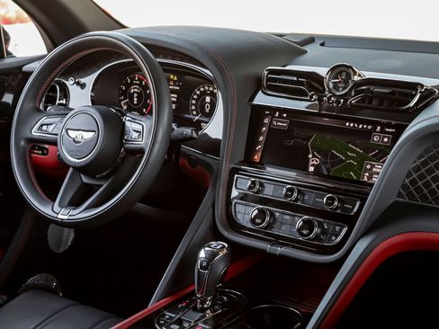 Certified 2025 Bentley Bentayga AWD/4WD image 39