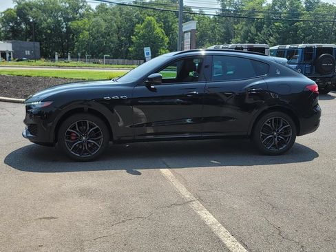 Used 2018 Maserati Levante AWD/4WD image 5