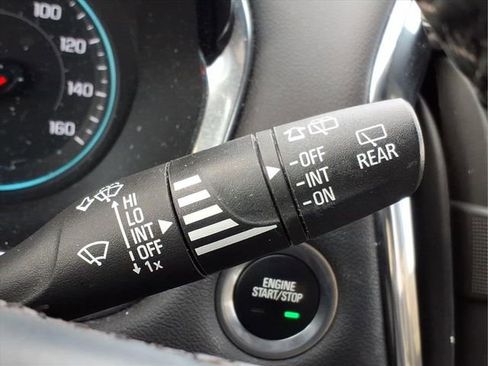 Used 2023 Chevrolet Traverse LT image 29