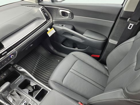 New 2025 Kia Sorento S w/ Panoramic Sunroof Package image 17