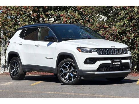 Used 2025 Jeep Compass Limited AWD/4WD image 2