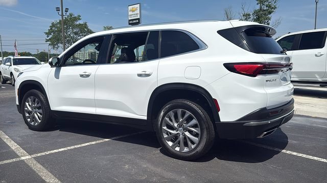 Used 2025 Buick Enclave Preferred FWD image 5