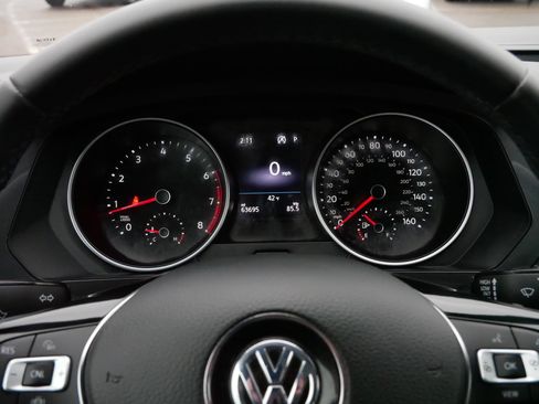 Certified 2020 Volkswagen Tiguan SE w/ Panoramic Sunroof Package image 21