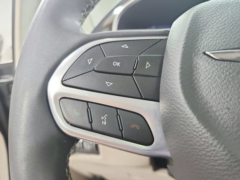 Used 2023 Chrysler Pacifica Limited FWD image 26
