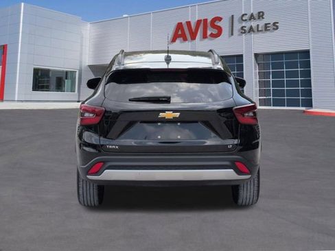 Used 2025 Chevrolet Trax LT w/ LT Convenience Package FWD image 7