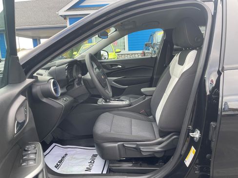 Used 2025 Chevrolet Trax LS image 4