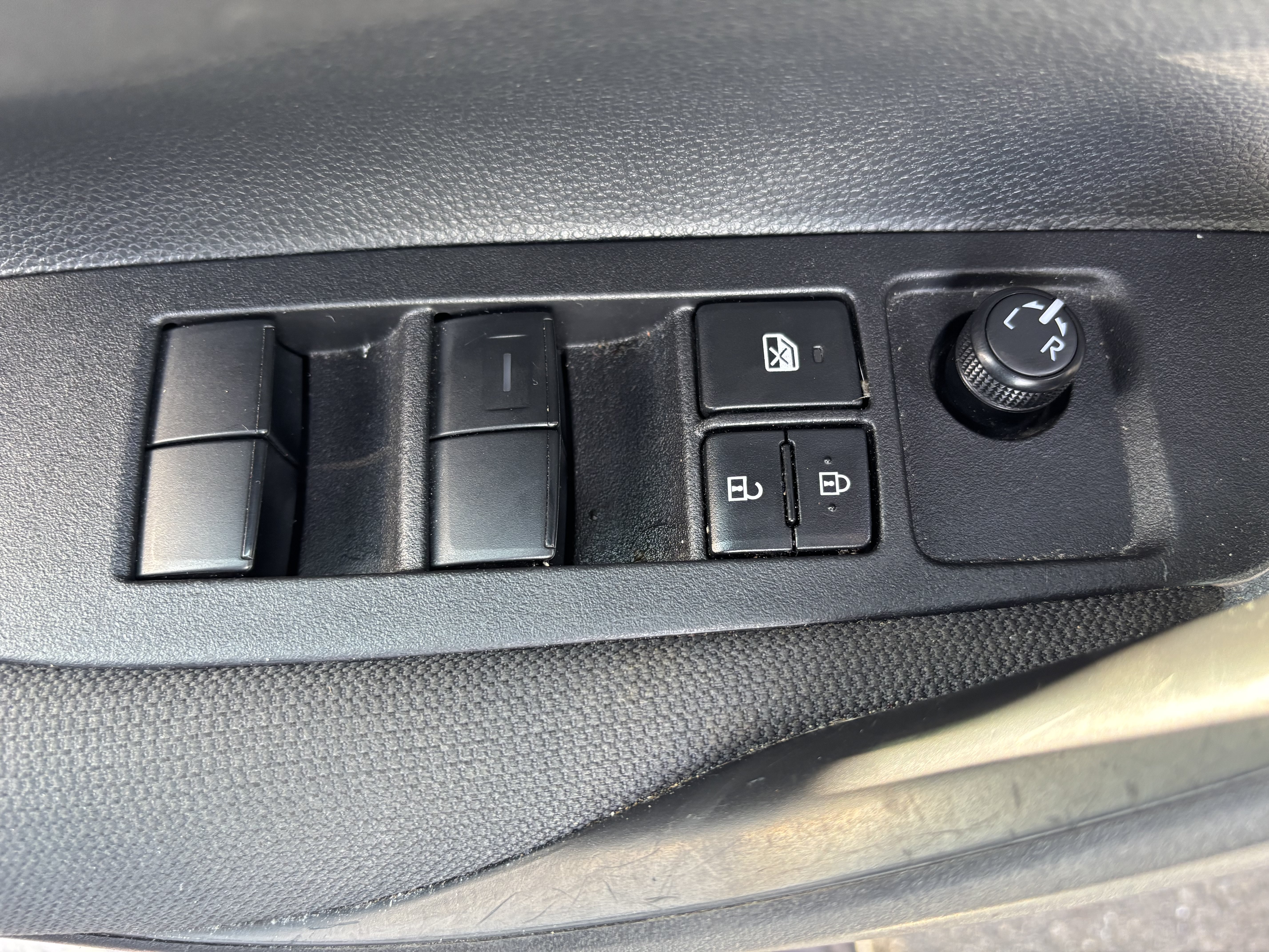 Used 2025 Toyota Corolla LE FWD image 17