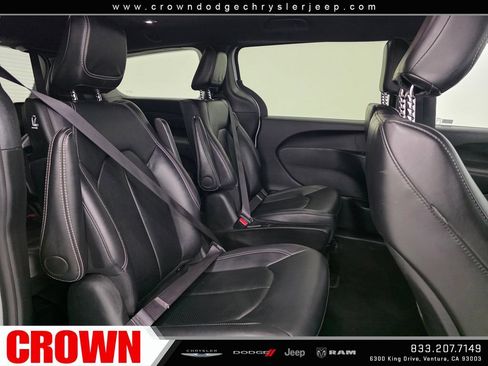 Certified 2024 Chrysler Pacifica Limited FWD image 12