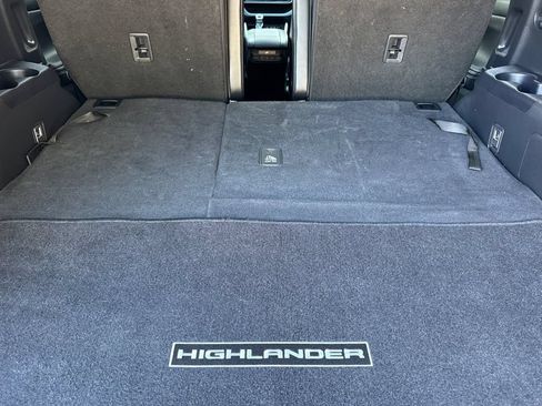 Used 2023 Toyota Highlander XLE FWD image 15
