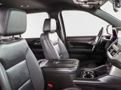 Used 2023 Chevrolet Suburban LT image 30