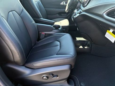 New 2027 Chrysler Pacifica Select FWD image 20
