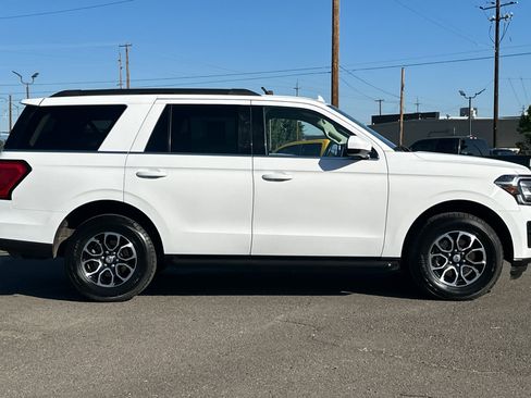 Used 2024 Ford Expedition XLT AWD/4WD image 3